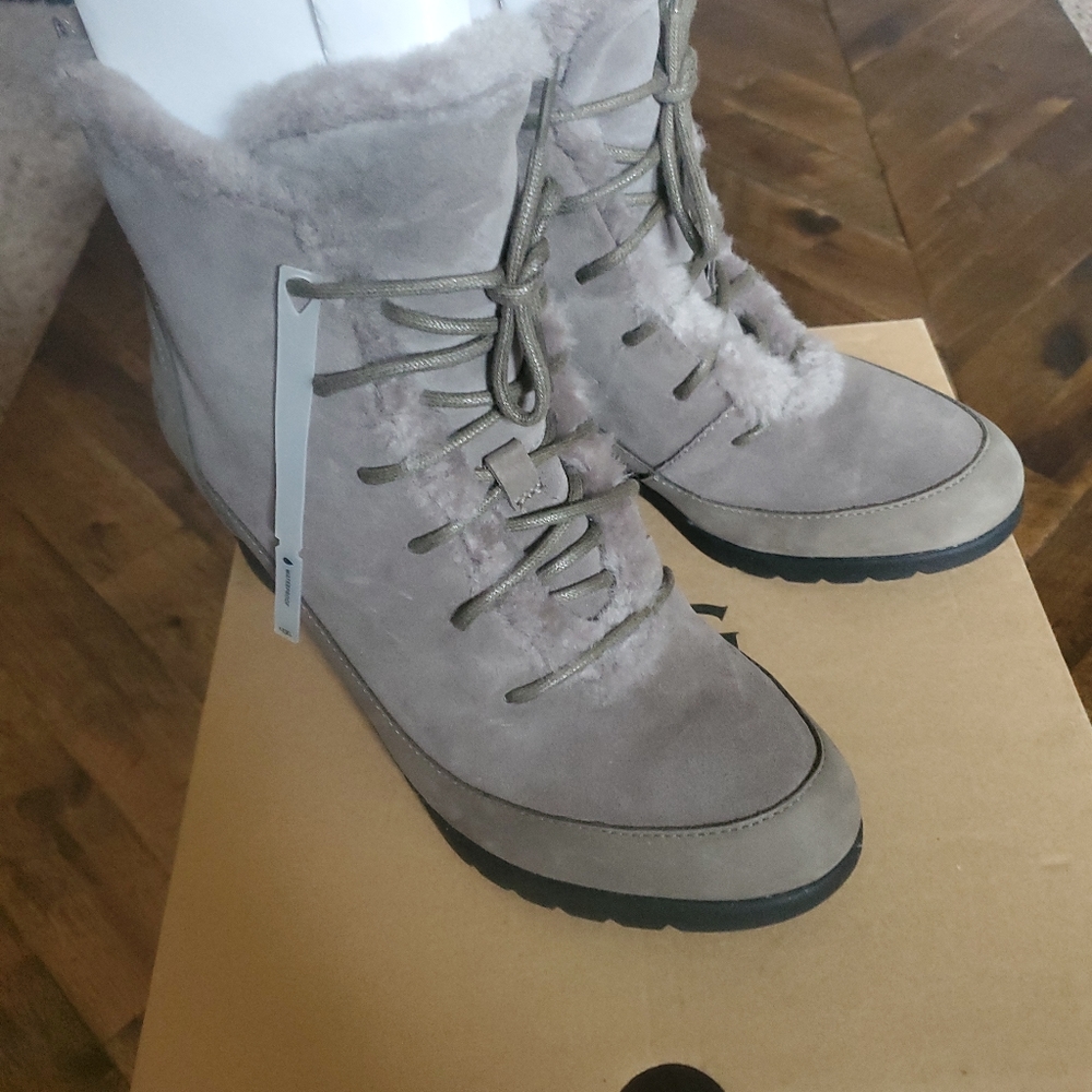 Ugg Womens Bridgit Wedge Boots 9 Taupe (Mole) Shearling Uppet And Lining